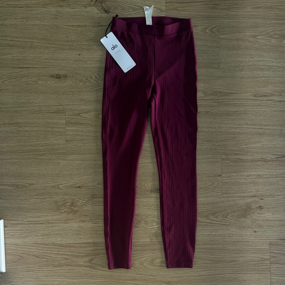 Alo Yoga High-Waist Run It Back 7/8 Legging in Wild Berry size XS- NWT